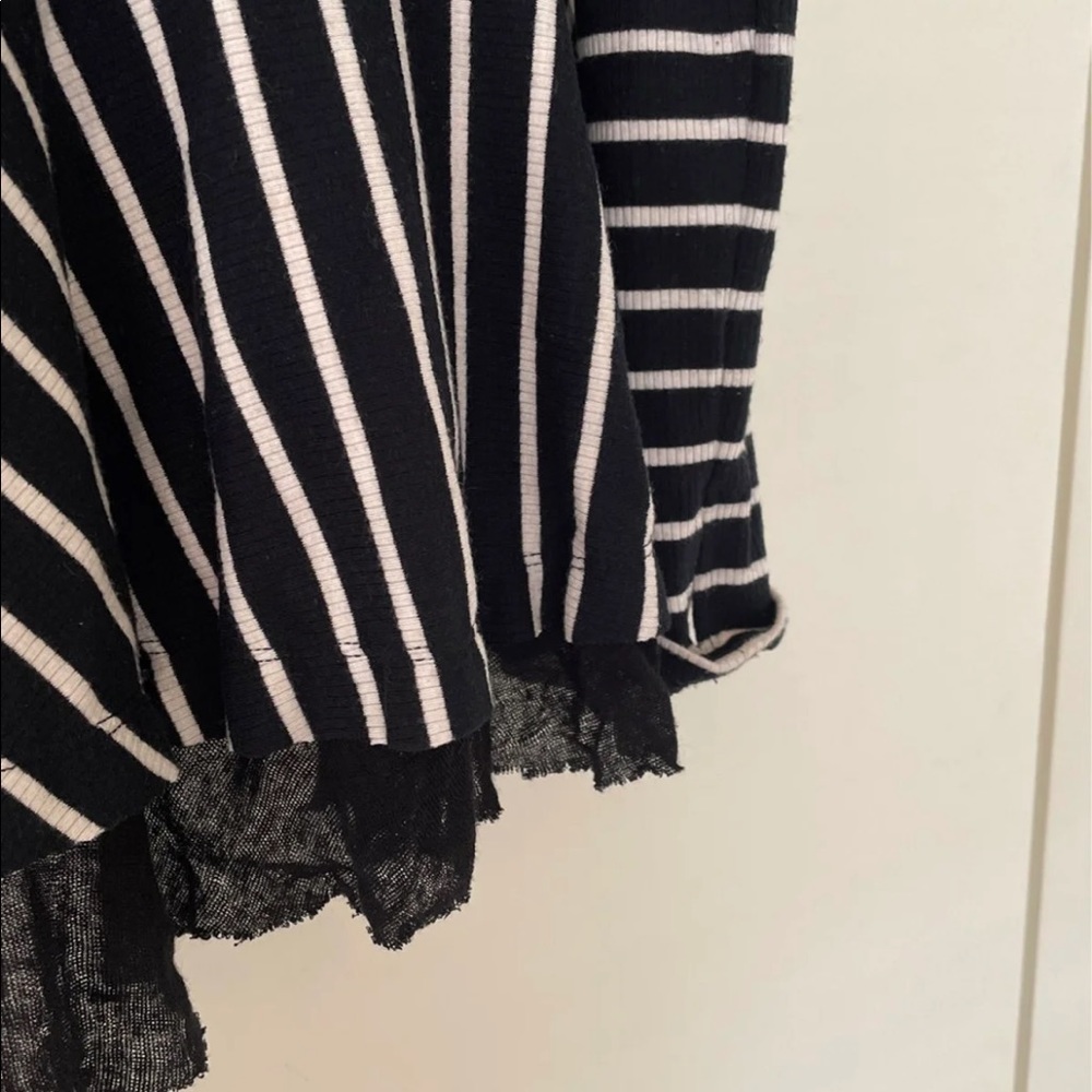 Super soft Free People top - Picture 2 of 3